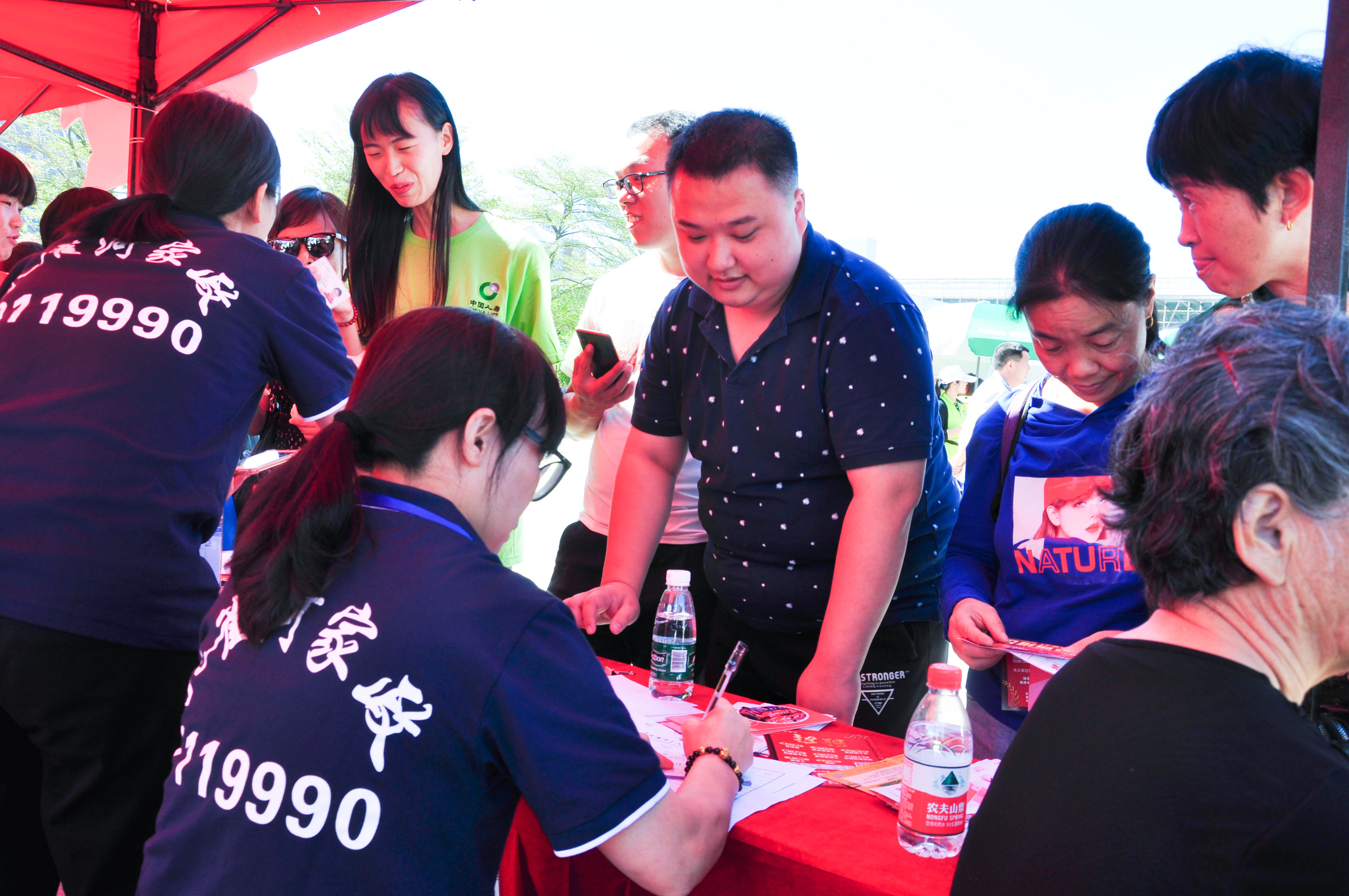 �g��Ц�Z��һ����ʮ�˰���ˇ�R�ψ�������ȸ�������B�T�е����ü�����(ji��)